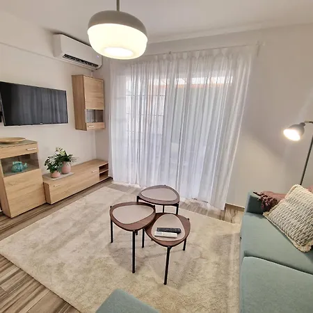 Apartman 1, Bed Kapparis, Triumph 1 - A Paralímni
