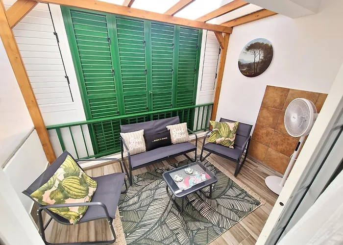 1, Bed Kapparis, Triumph 1 - A Paralímni