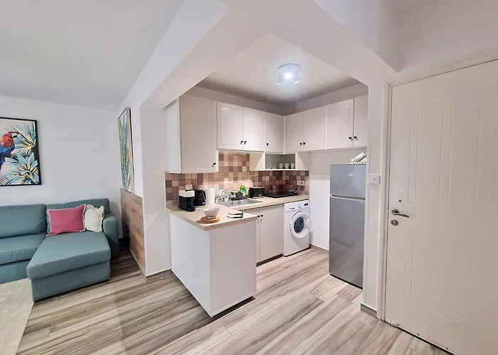 1, Bed Kapparis, Triumph 1 - A Paralímni