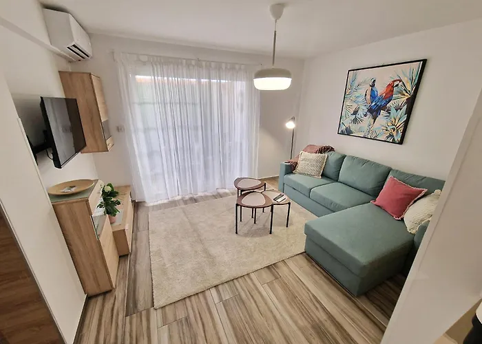 1, Bed Kapparis, Triumph 1 - A Lägenhet *