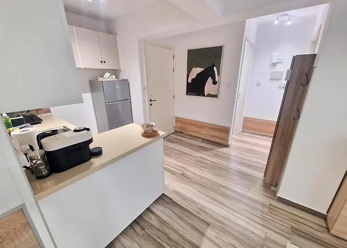 1, Bed Kapparis, Triumph 1 - A Lägenhet